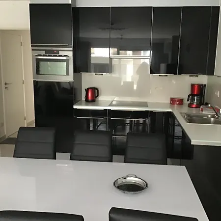 Large 2-bedroom In The Heart Of T91